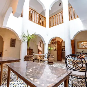 D'ar Ganne By Carole Couette-café Essaouira